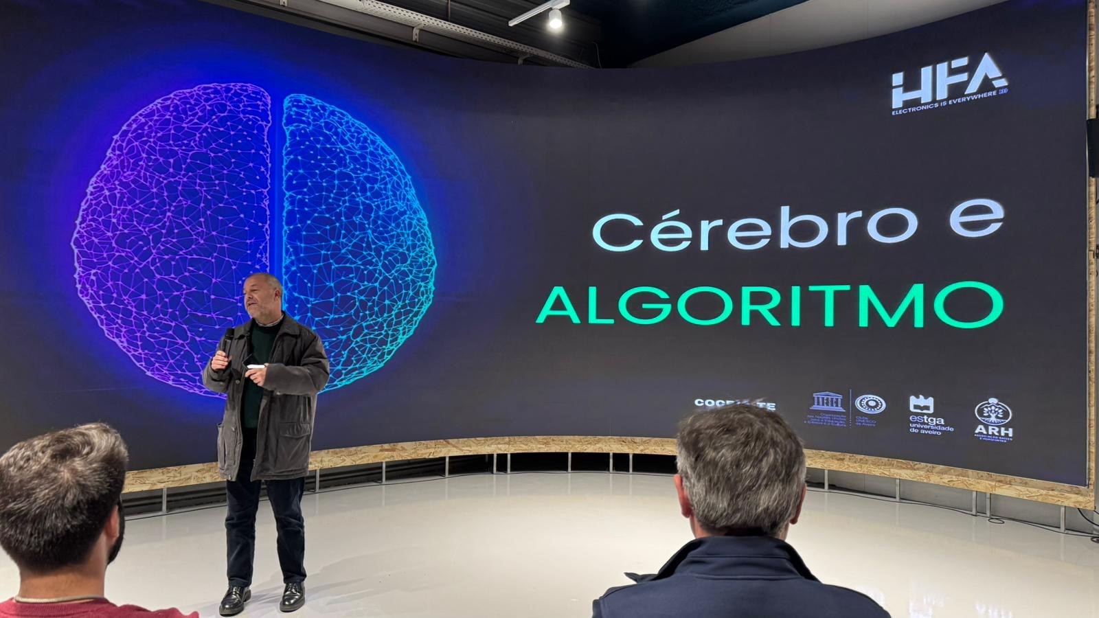 Apresentação sobre Cérebro e Algoritmo